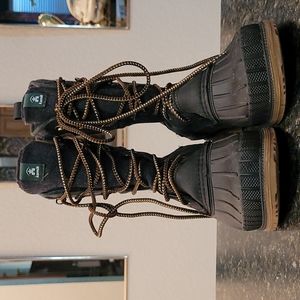 Kamik Sienna 2 Boots barely used black and gray Women’s Size 8